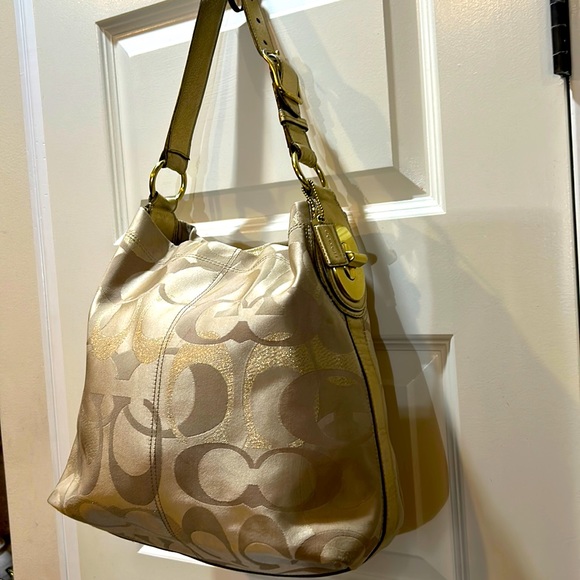 Coach❤️ - Picture 2 of 5